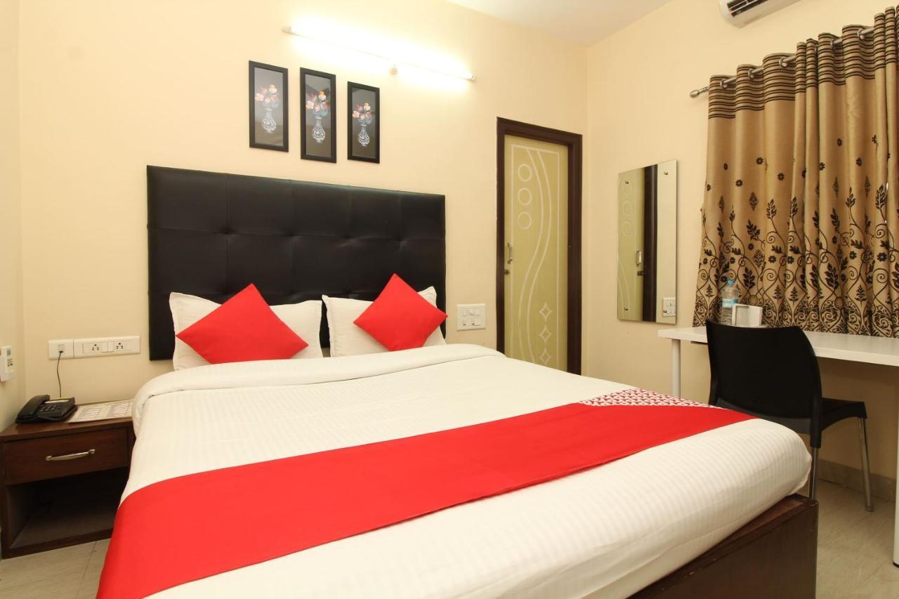 Oyo 36282 Namo Suites Hyderabad Exterior foto