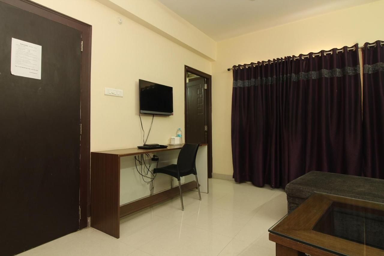 Oyo 36282 Namo Suites Hyderabad Exterior foto