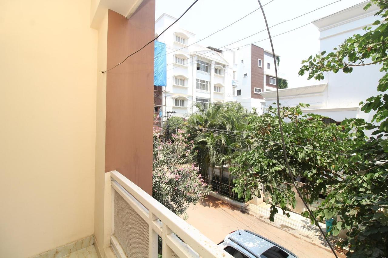 Oyo 36282 Namo Suites Hyderabad Exterior foto