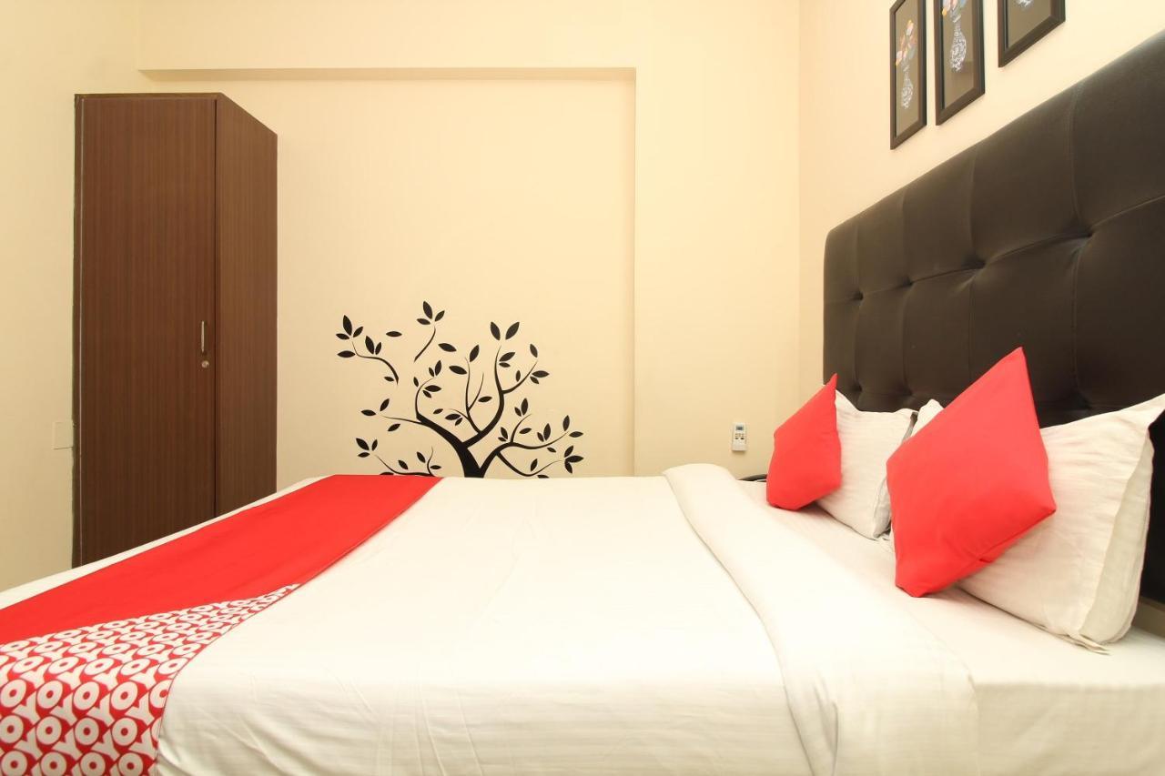 Oyo 36282 Namo Suites Hyderabad Exterior foto