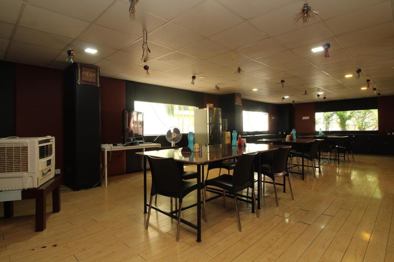 Oyo 36282 Namo Suites Hyderabad Exterior foto