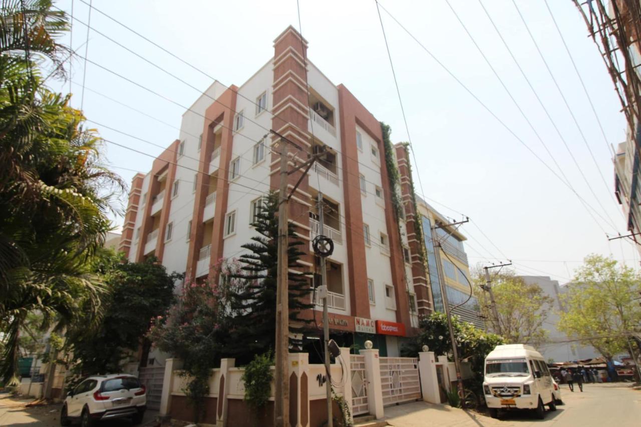 Oyo 36282 Namo Suites Hyderabad Exterior foto