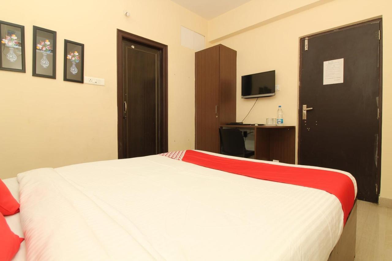 Oyo 36282 Namo Suites Hyderabad Exterior foto