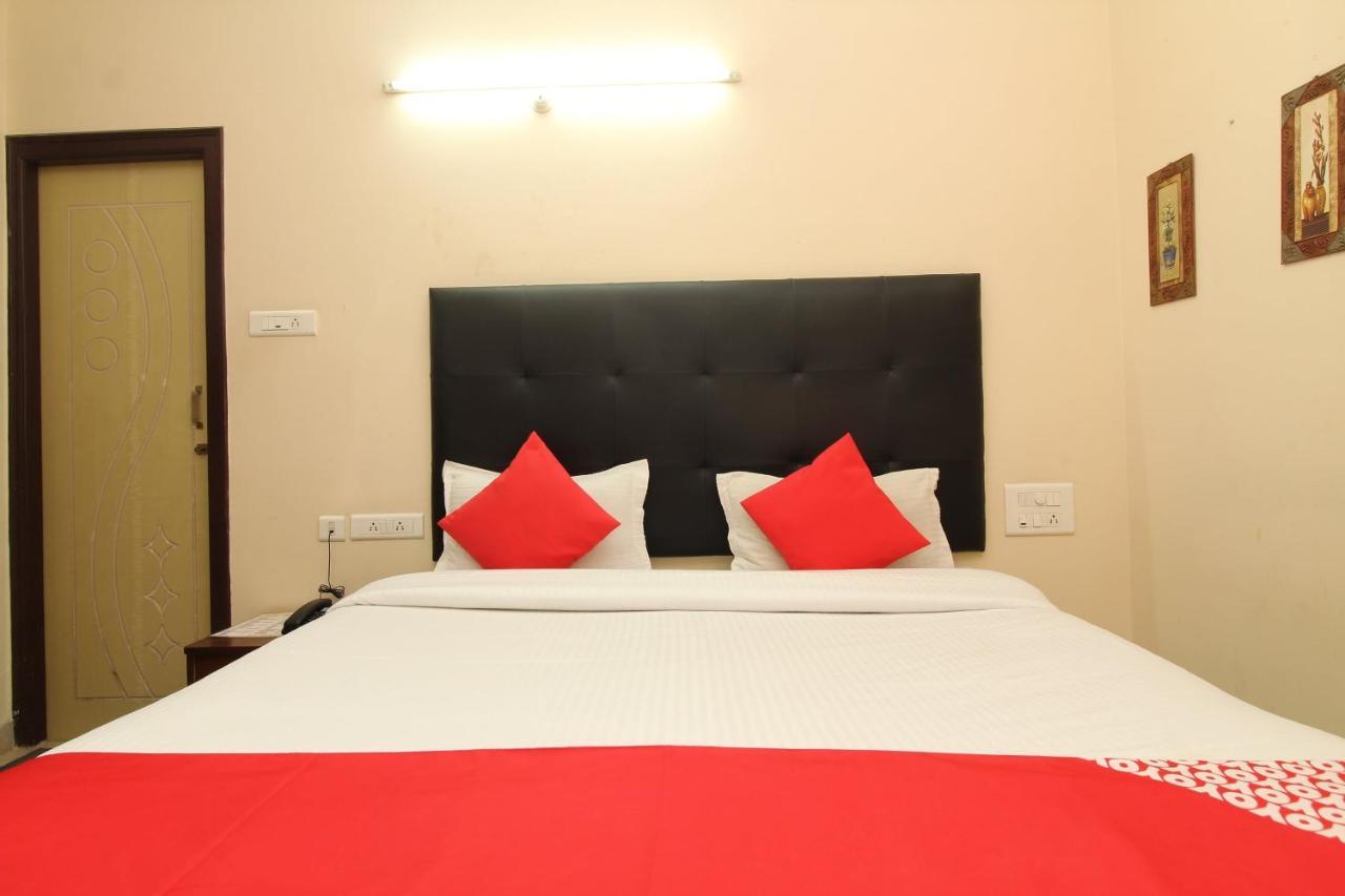 Oyo 36282 Namo Suites Hyderabad Exterior foto