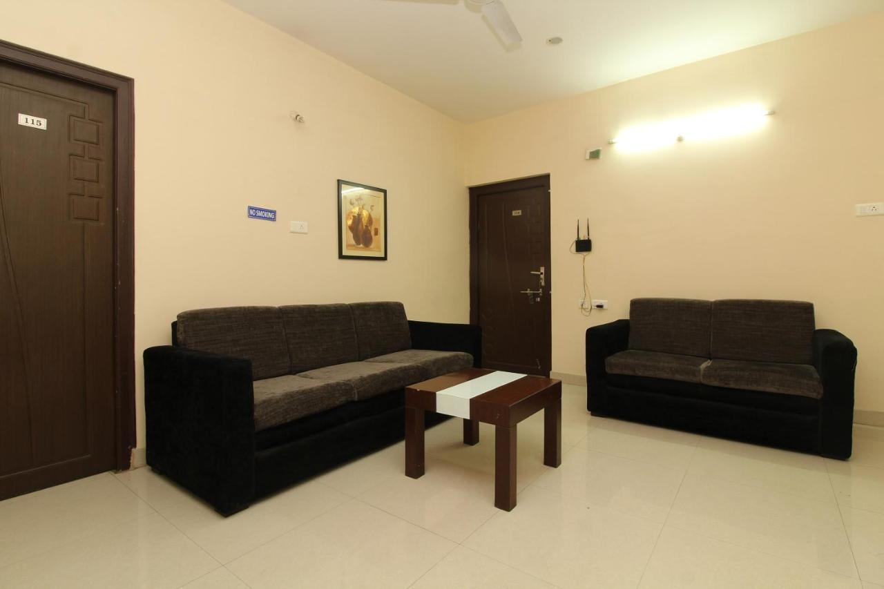 Oyo 36282 Namo Suites Hyderabad Exterior foto